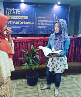Menulis Buku Pertama Menulis Buku Pertama