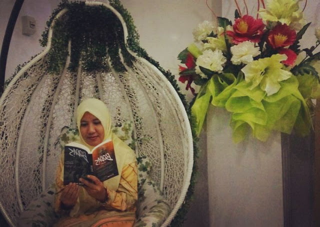 Menulis Buku Pertama Menulis Buku Pertama