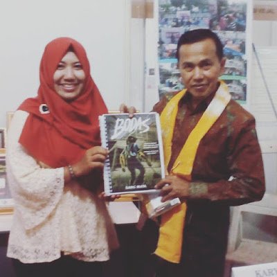 Menulis Buku Pertama Menulis Buku Pertama