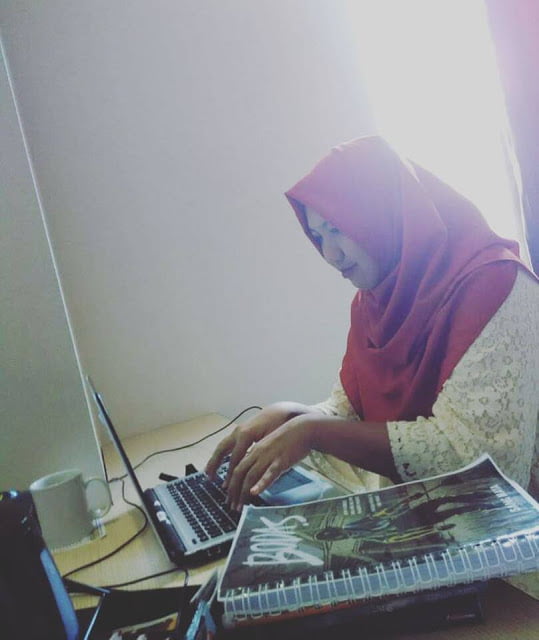 Menulis Buku Pertama Menulis Buku Pertama
