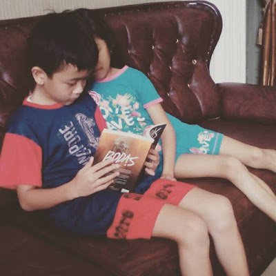 Menulis Buku Pertama Menulis Buku Pertama